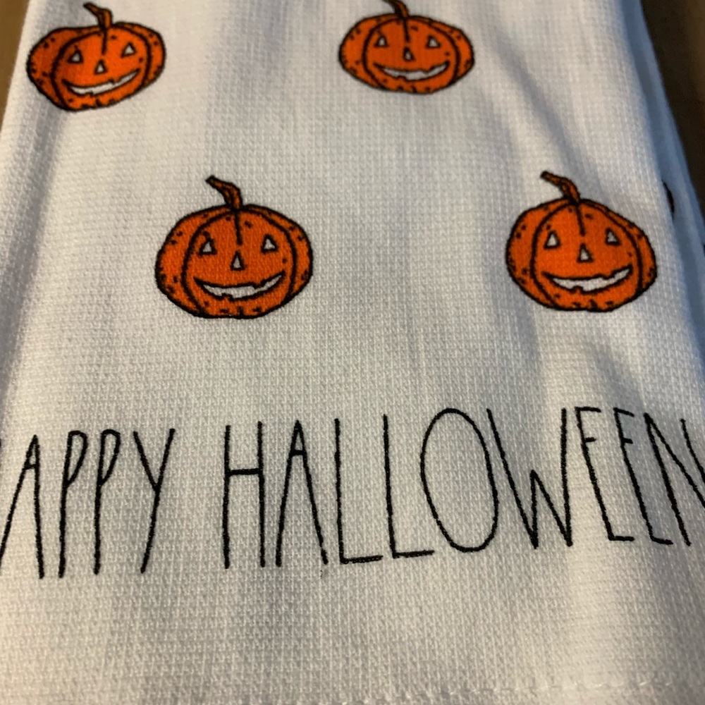 Rae Dunn “Trick Or Treat” LL Pumpkin 2PC Towel Set - Picture 5 of 8